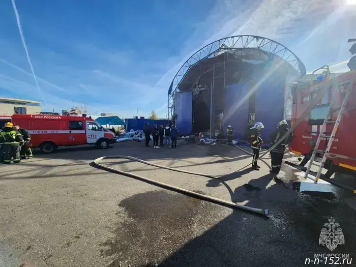 A major fire broke out at a yacht club in Avtozavod — photo
