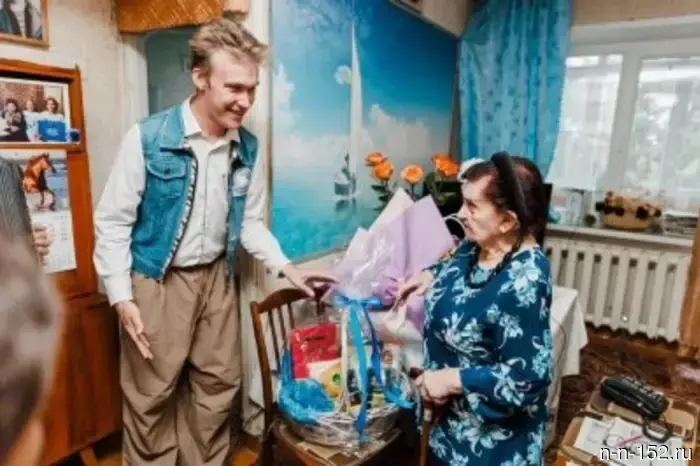 Victory volunteers congratulated World War II veteran Tamara Fyodorovna Runova on her 102nd birthday.