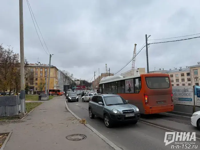 An abandoned car caused a huge traffic jam at Freedom Square.