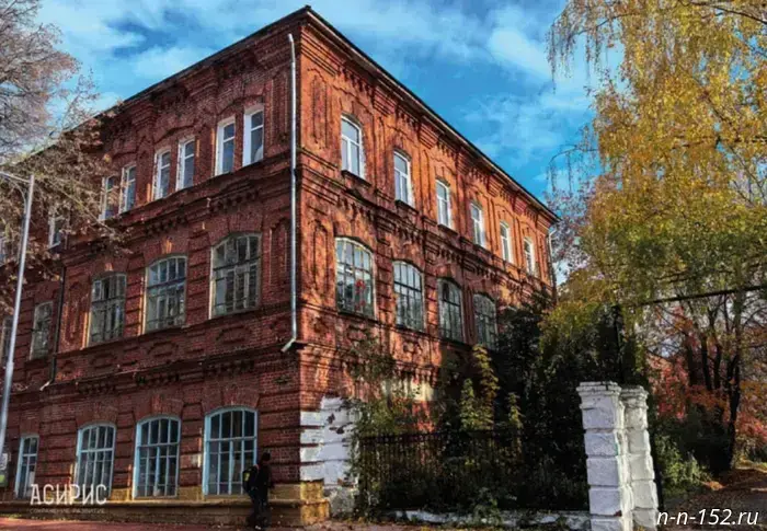 The vocational school building was put up for auction in Arzamas.