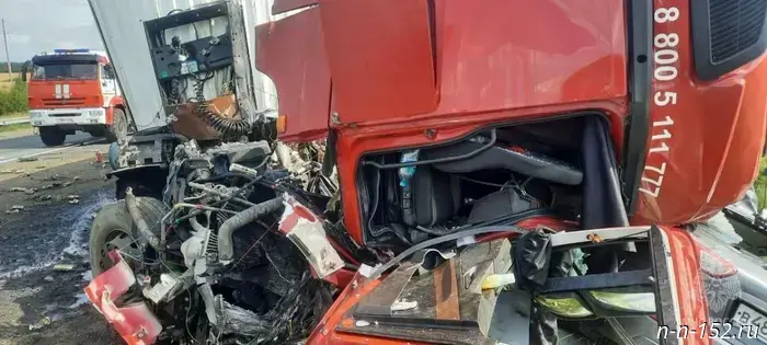 Two tractor-trailers and two passenger cars collided near Kstovo: one person was killed.