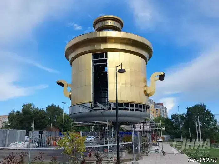 Музей в огромном самоваре на Бору готовят к открытию.
