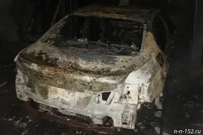 A fire destroyed a passenger car in a garage in Bor.
