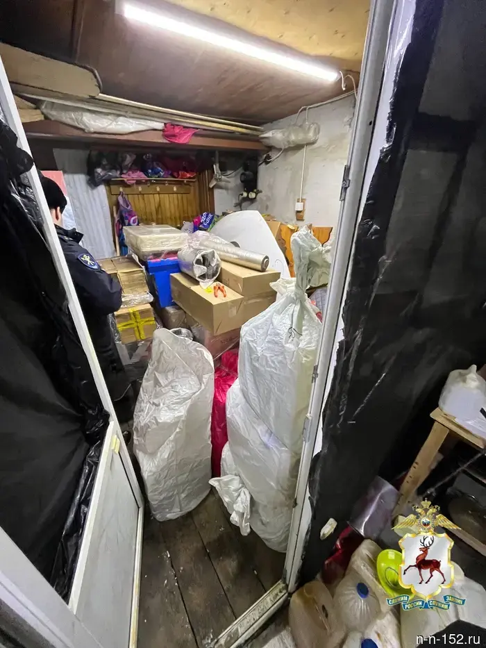Силовые структуры обнаружили нарколабораторию в гараже в Нижнем Новгороде — фотографии.