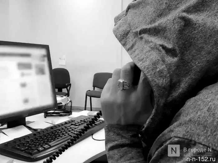 Пожилая женщина из Нижнего Новгорода передала мошенникам 2 500 000 рублей под угрозой обвинения в государственной измене.