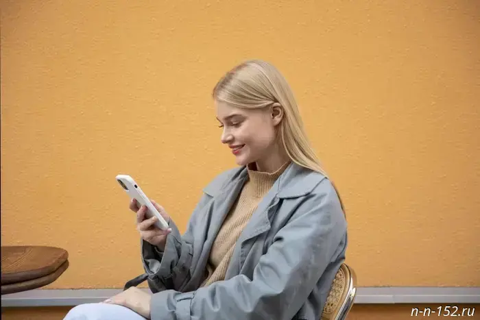 On weekends, young people spend 40% more time online than older generations.