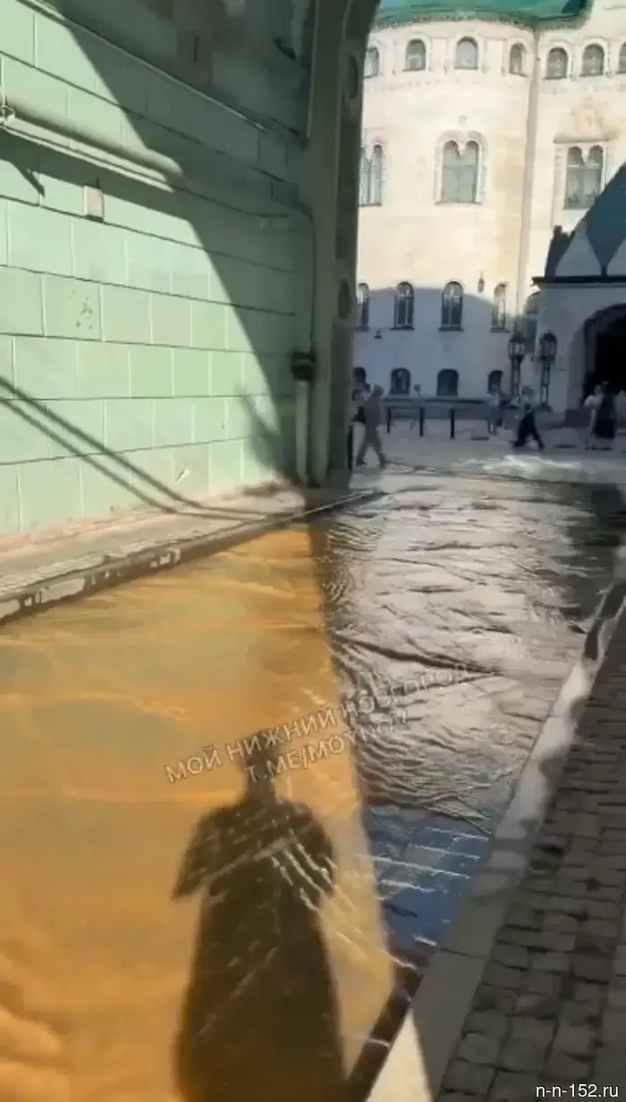 Затопление произошло в районе Большой Покровской в Нижнем Новгороде.