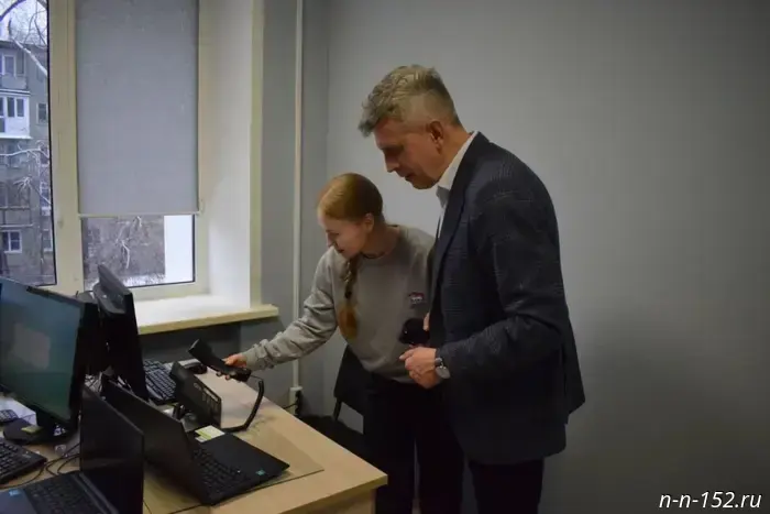 Партийная делегация «Единой России» с инспекционным визитом приехала в поликлинику №30 Советского района.