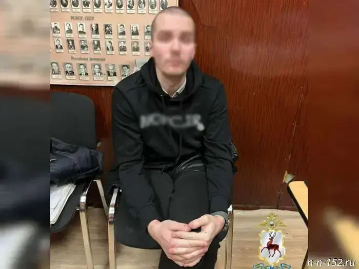 Сотрудники полиции задержали жителя Нижнего Новгорода с наркотическими веществами в лесном массиве.