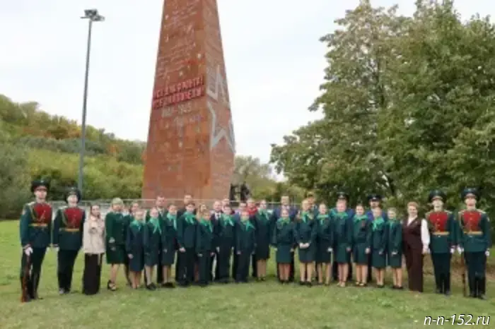 Gleb Nikitin and Ivan Sovetnikov, together with pupils from the school forestry club, took part in planting an avenue in Victory Park.