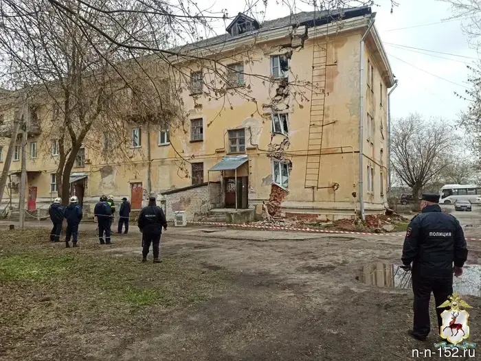 An emergency with a cracked three-story building in Balakhna has caught the attention of Bastrykin.