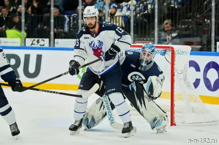 Временные ограничения на прием и выпуск воздушных судов были введены в аэропорту Нижнего Новгорода, который был закрыт в ночь на 4 ноября. Об этом информировала Росавиация. В сообщении сказано, что данные ограничения необходимы для обеспечения безопасности полетов. Согласно данным электронного табло аэропорта, задержек рейсов не зафиксировано, хотя пассажирам рекомендуется уточнить информацию перед вылетом. Также в эту ночь ограничения были введены в аэропортах Самары, Саратова, Пензы, Казани, Уфы и Нижнекамска.

Ограничения ввели в нижегородском аэропорту 4 ноября, они действовали почти восемь часов, после чего были сняты. 

Сообщается о том, что заведующий Нижегородской поликлиникой ГКБ № 33, нефролог Дмитрий Пичков, скончался на 54-м году жизни. Он руководил поликлиникой с 2012 года.

Также в аэропорту Нижнего Новгорода были сняты ограничения на прием и выпуск воздушных судов, которые действовали с 2:43 4 ноября для обеспечения безопасности полетов.

В период с 3 по 4 ноября в Москве также завершился финальный этап ежегодной акции "Алтарь Отечества". В связи с праздником, 4 ноября, филиал РТРС «Нижегородский областной радиотелевизионный передающий центр» включит праздничную подсветку на телебашне в Нижнем Новгороде.