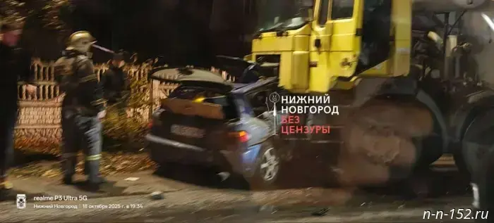 A young woman was killed in a horrific traffic accident involving a cement mixer in Sormovo.