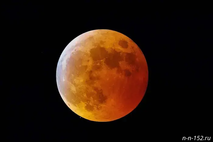 An astrologer warned about the influence of the "blood moon" on the psyche.