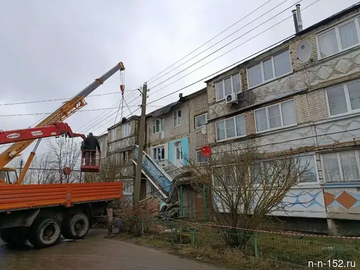 В Лукоянове обрушились три лоджии из-за незаконной перестройки.