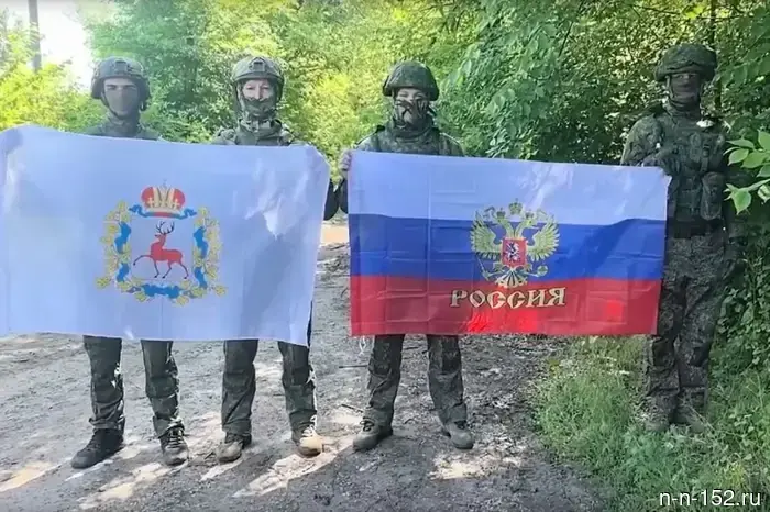 Танкисты из Нижнего Новгорода поздравили своих земляков с Днем России.