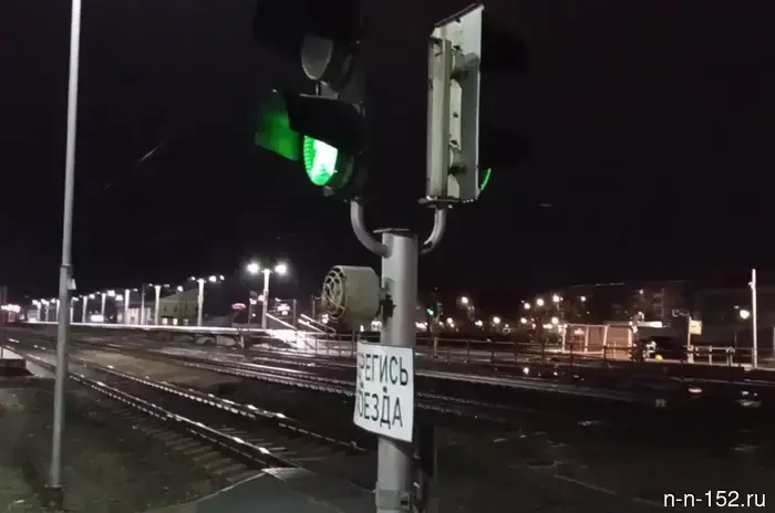 A long-distance train fatally struck a man near Dzerzhinsk.