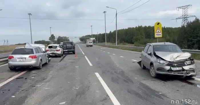 В массовом ДТП под Нижним Новгородом пострадали две женщины и 14-летняя девушка.