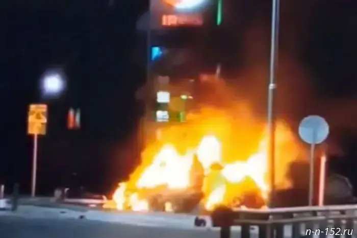A drunk driver in Arzamas crashed into a gas station and caused a fire.