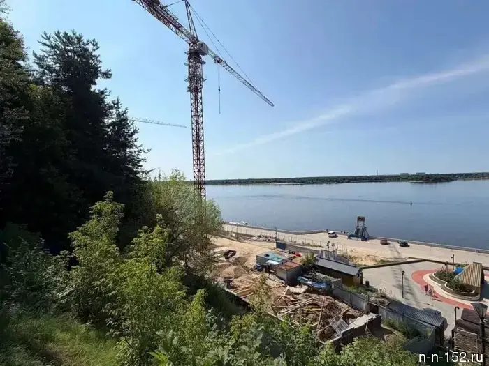 Глеб Никитин осмотрел процесс возведения отеля на набережной Городца.