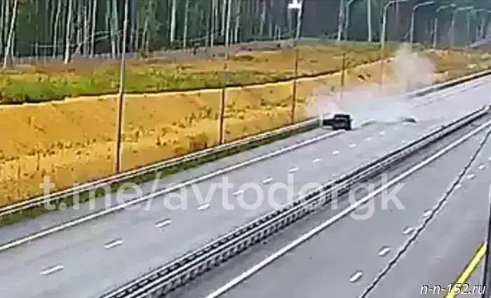 На видео зафиксировано серьезное ДТП на автотрассе М-12 в Нижегородской области.