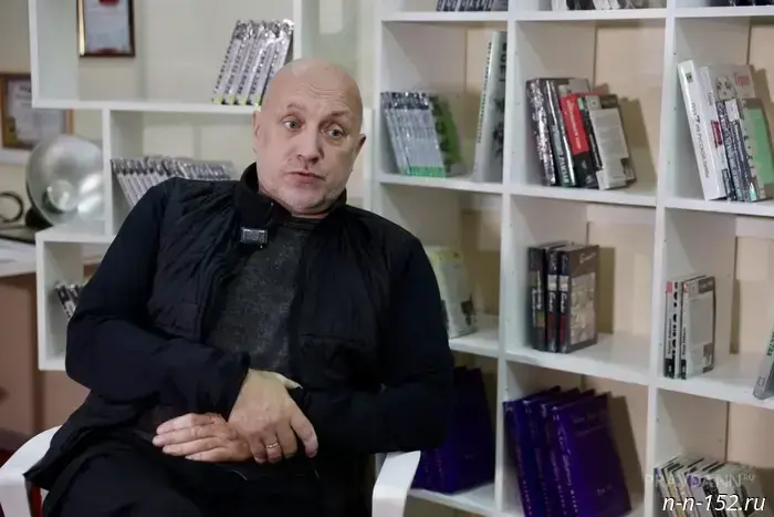 Захар Прилепин планирует вернуться в зону СВО в ноябре.