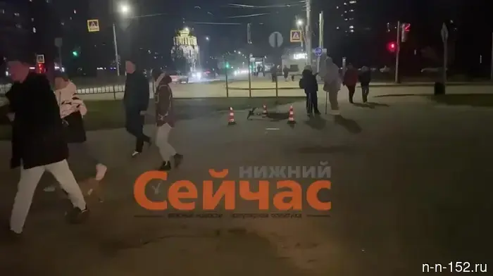 A scooter rider knocked down a pensioner in Dzerzhinsk and fled the scene.