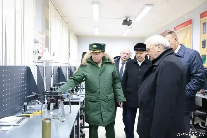 Люлин побывал в восстановленном военном училище в Кстове.