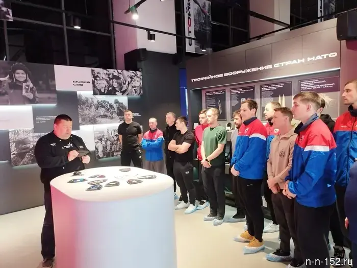 Representatives of the Russian national bandy team visited the SVO museum.
