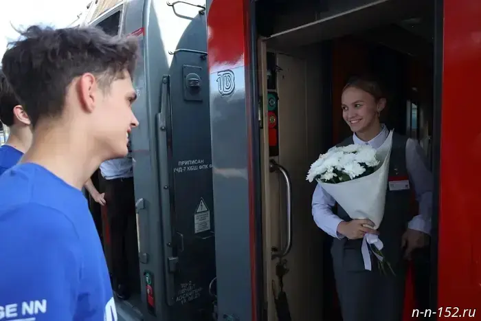 Railway workers receive congratulations on their professional holiday.