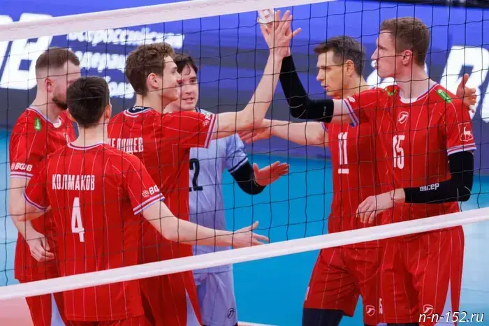 The volleyball players of Gorky lost in straight sets to Dynamo.