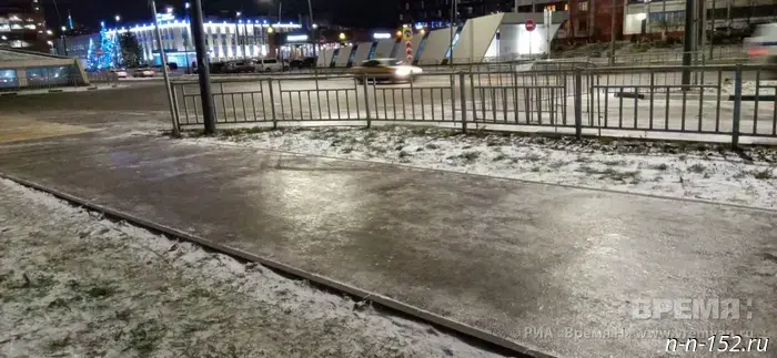 Freezing rain turned the roads of Nizhny Novgorod into an ice rink.