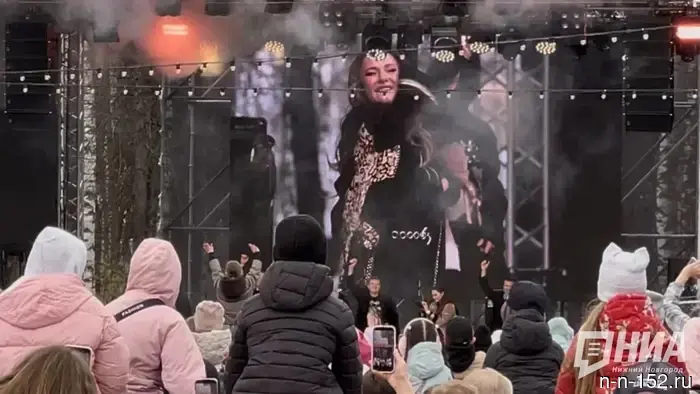 Dance floor everywhere: Anna Nemchenko lit up in Nizhny Novgorod