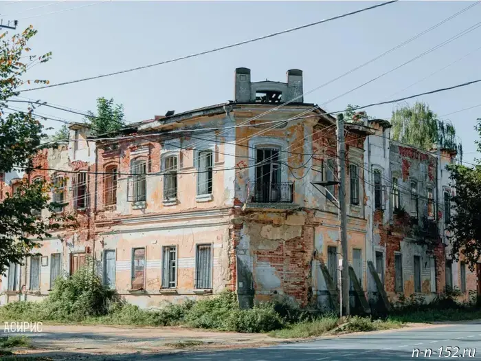 A historic building in Lyskov was put up for auction for 5.6 million rubles.