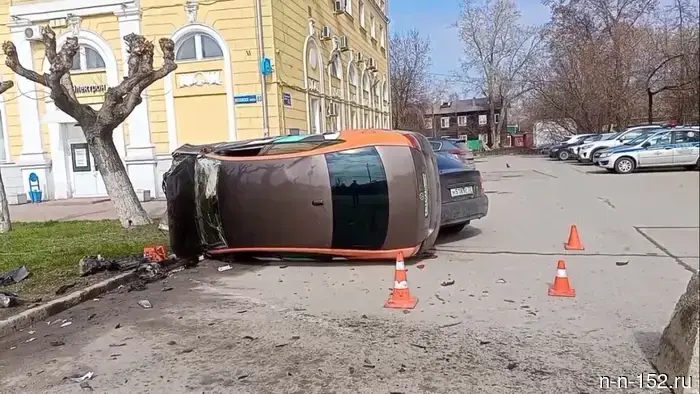 The car overturned in the Moscow district of Nizhny Novgorod.