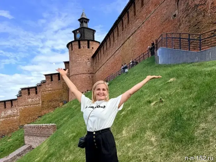Actress Irina Pegova took a walk in the center of Nizhny Novgorod.