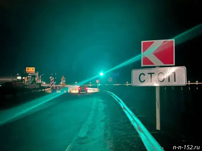 20 ноября 2025 года в 09:46 Общество На Нижегородской ГЭС открылась обновленная полоса движения. Об этом сообщил в своем телеграм-канале глава Городецкого округа Александр Мудров. 

Он добавил, что открытие полосы стало ожидаемым этапом в реконструкции данного объекта. Однако заметил, что впереди стоит ремонт второй полосы, поэтому отмены реверсивного движения пока не предвидится. 

Напоминаем, капитальный ремонт переправы начался в 2023 году, а с января 2024 года движение транспортных средств с общей массой более 15 тонн на мосту ГЭС было запрещено. 

Ранее сообщалось, что срок завершения реконструкции Городецкого гидроузла был продлен на год. 

У НИА "Нижний Новгород" есть Telegram-канал. Подписывайтесь, чтобы быть в курсе главных событий, эксклюзивных материалов и оперативной информации. Copyright © 1999—2025 НИА "Нижний Новгород". При перепечатке гиперссылка на НИА "Нижний Новгород" обязательна. Данный ресурс может содержать материалы 18+.