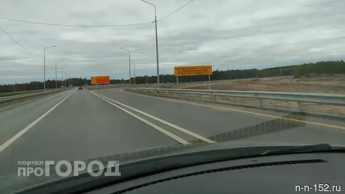 На платной трассе М-12 установлены камеры, которые будут отслеживать использование ремней безопасности и использование телефонов во время вождения.