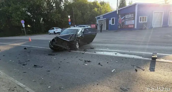 В Балахне женщина с тремя детьми, уснув за рулем иномарки, врезалась в другую легковую машину.