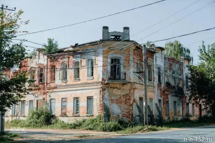 The zemstvo administration building in Lyskovo is being sold for 5.6 million rubles.