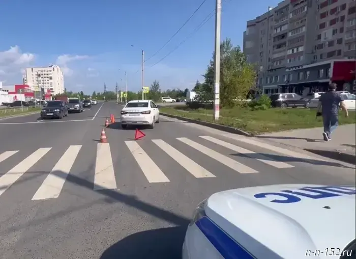 В Дзержинске на пешеходном переходе сбили женщину.