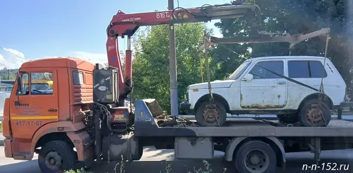 More than 30 abandoned and stripped vehicles have been removed from the streets of the Leninsky District since the beginning of the year.