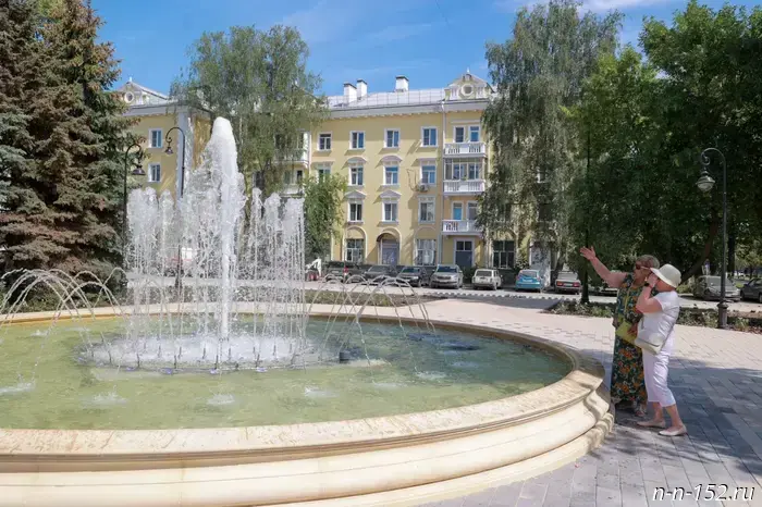 В Нижнем Новгороде у ДК Орджоникидзе состоялся пробный запуск фонтана.