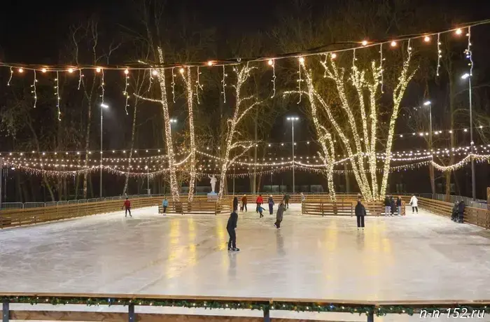 An ice rink has opened in Nizhny Novgorod's 1st of May Park.