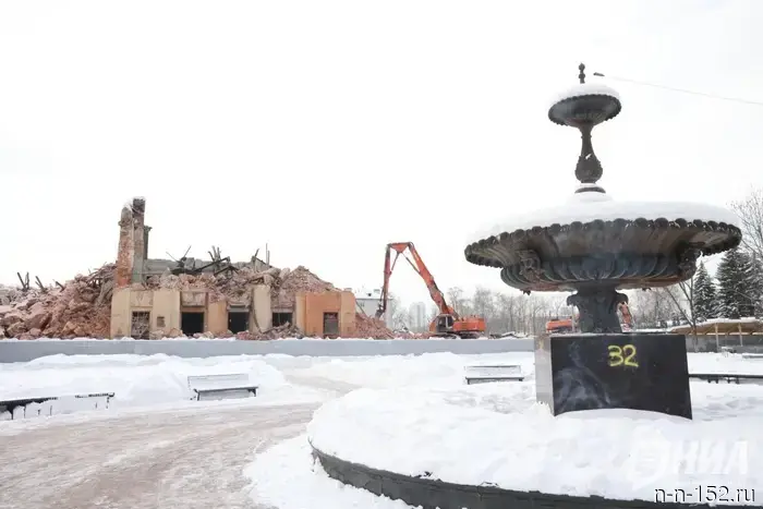 The central facade of the Lenin House of Culture in Nizhny Novgorod has almost been demolished — photo