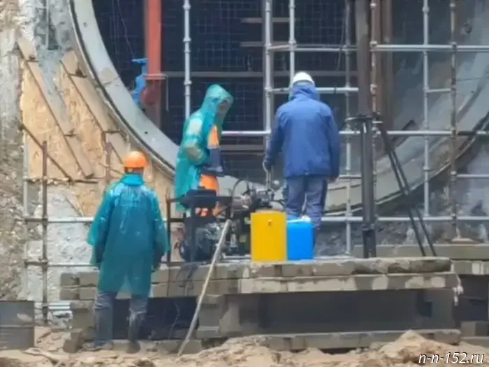 Metro builders check soil strength at "Freedom Square"