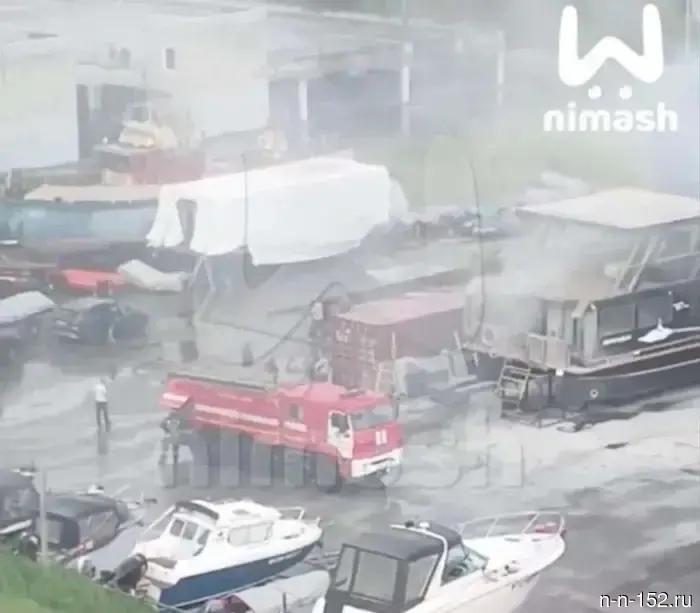 The boat burned down at the yacht club in Nizhny Novgorod.