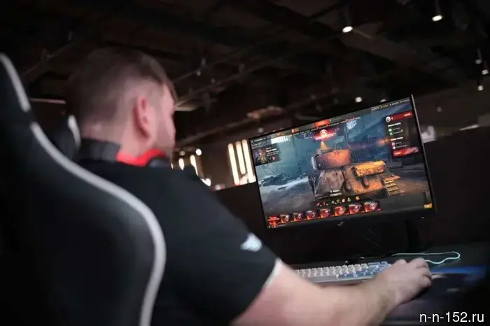 Блогеры и историки приняли участие в шоу-матче "Ростелекома" в игре "Мир танков".