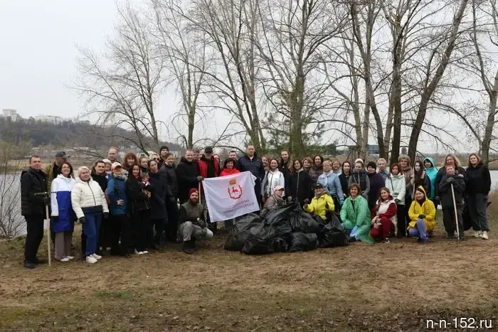 Nizhny Novgorod deputies collected 60 bags of trash at the Rowing Canal.