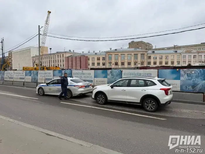 Заброшенный автомобиль стал причиной значительной пробки на площади Свободы.